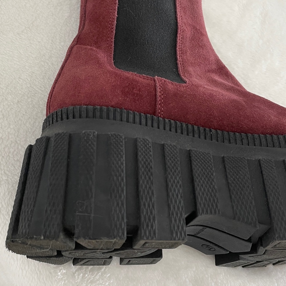 L'Intervalle Lorana Chelsea boot in burgundy suede, Eu 37 = us.  6.5 like new. - Picture 7 of 14